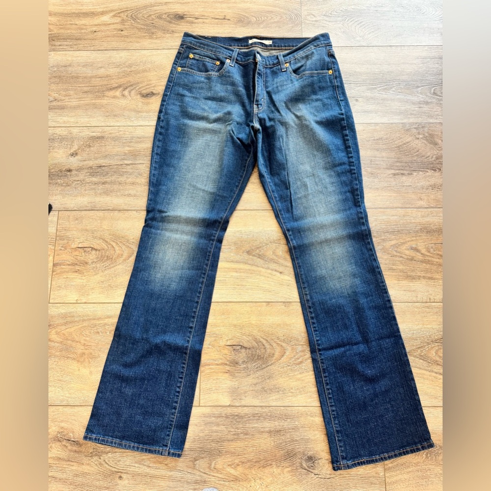 NWOT•LEVI’S 415 Relaxed Bootcut Jeans (30/34) Size 10